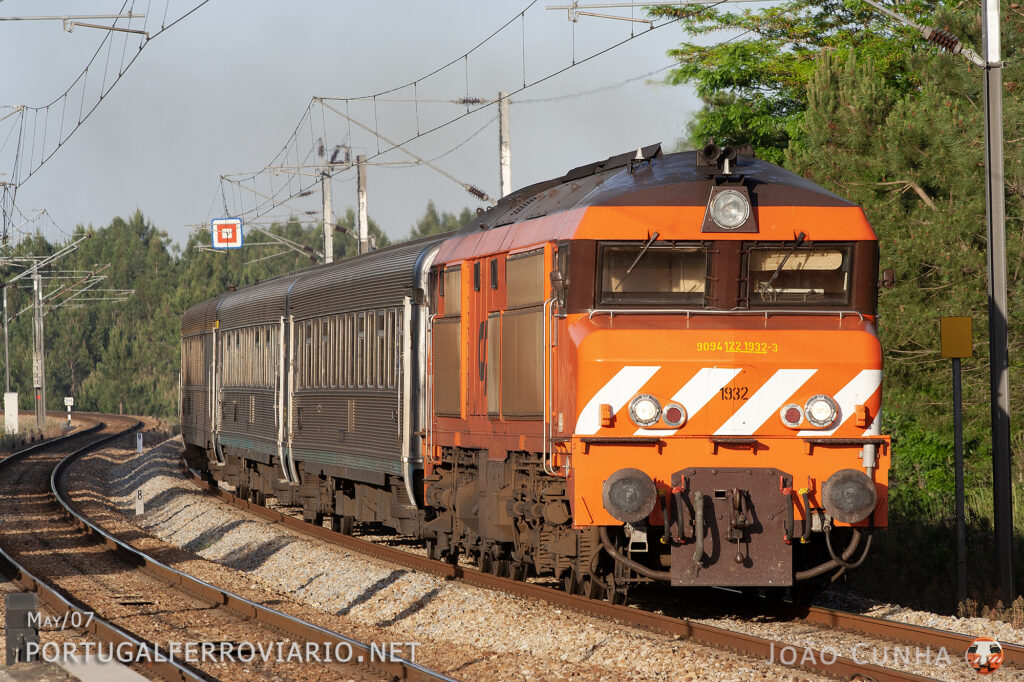 Intercity 698/9 Beja - Lisboa Oriente storming Bombel at full speed