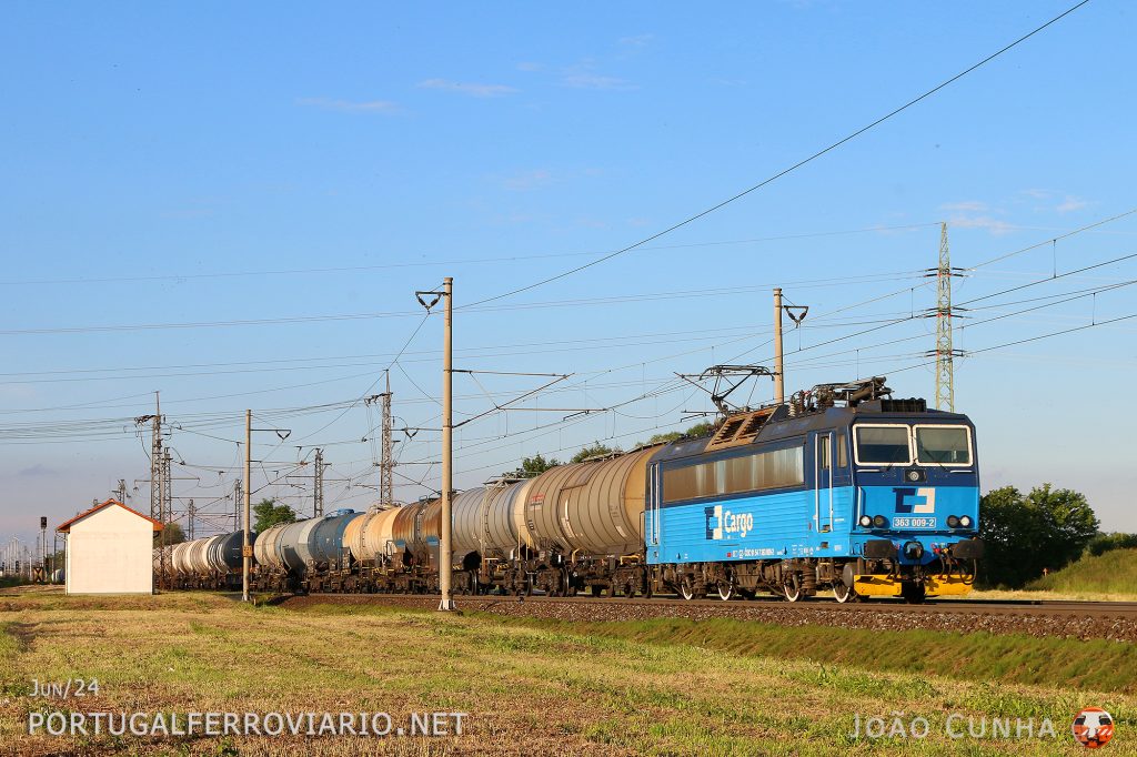 Oil tanker train from Ostrava passing by Suchdol nad Odrou