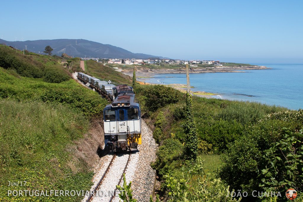 Train 73151 from Xove with 1613 and 1614 passing by Fazouro, Galicia