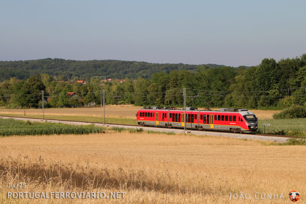 Arriving to Hodos, SZ 312.123 completes its journey with regional train 620 from Pragersko