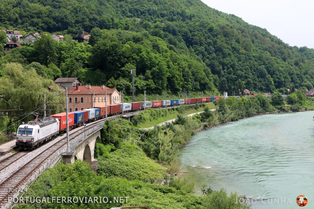A polish train with 193.679 passes Hrastnik bound to Koper
