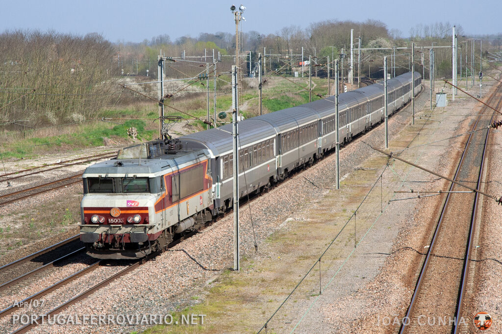 Speeding through Haussignemont, BB 15003 with a Corail train between Metz and Paris Est