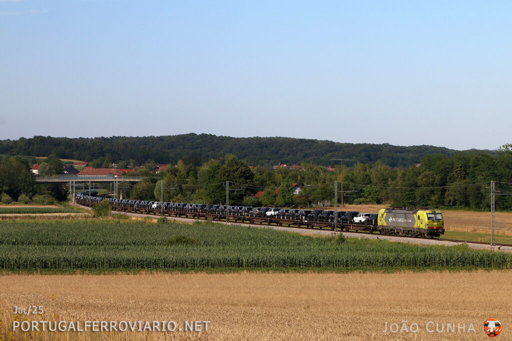 PKP 193.590 with a Range Rover train from Slovakia to Koper, leaving Koper