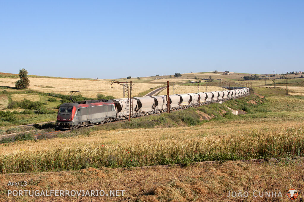 BB 36001 descends at Ras el Ain with a full train from Khourigba to Jorfe Lasfar
