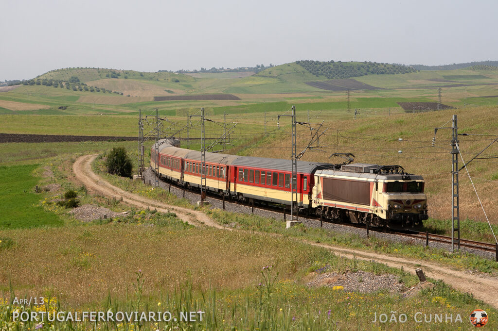 Near Arbaoua, Al Atlas train 354 from Casablanca to Tanger headed by an E1300 locomotive