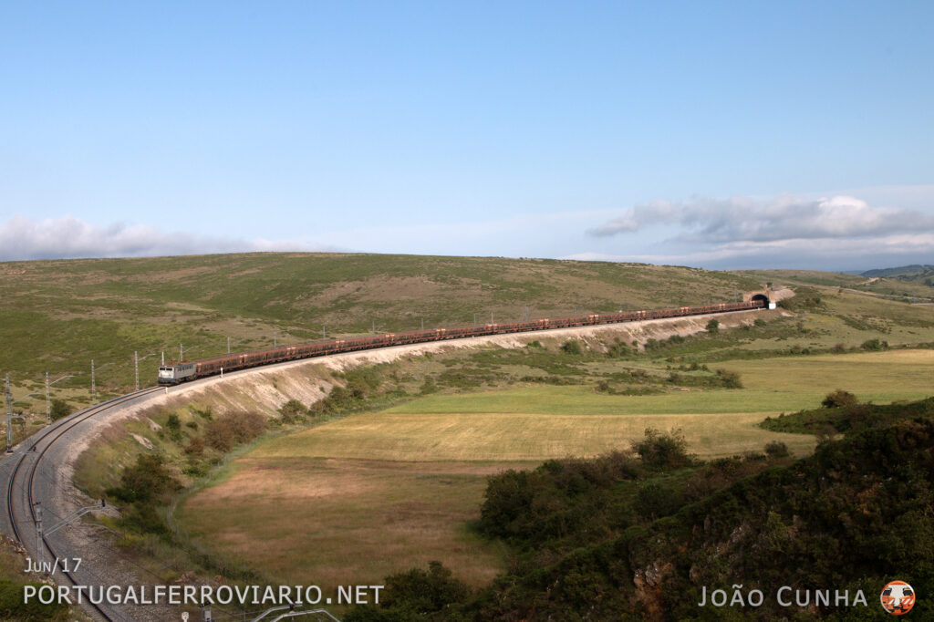 Empty train 87684 from Muriedas (Santander port) to Valladolid Campo Grande hauled by 269.029 belonging to Comsa, near Mataporquera