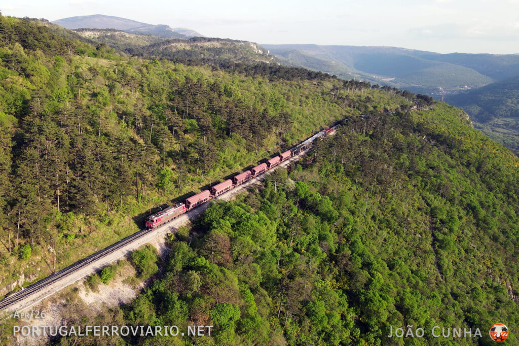 Climbring to Kozina, 363.020 with 363.005 in the rear pulls a mixed freight to Ljubljana, near Podpec