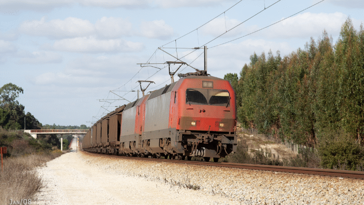 Medway devolveu locomotiva 5628 à CP